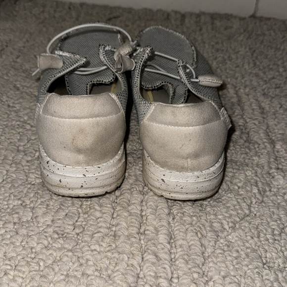 Hey Dude shoes Women’s size 6, men’s size 4.5 - Picture 3 of 6